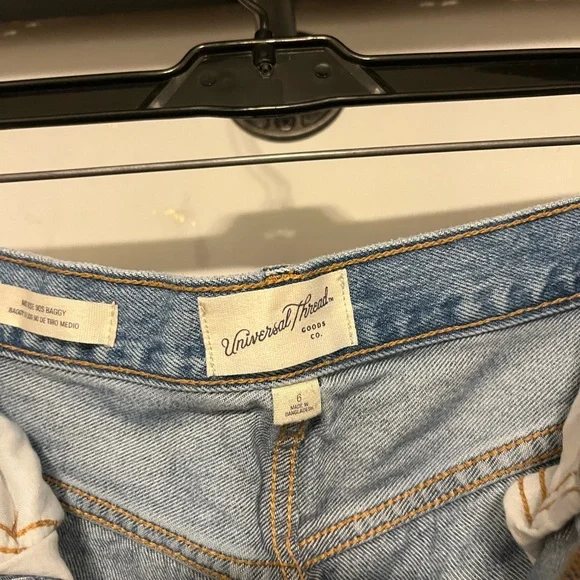 Universal Thread Women's Riveted Button-fly Jeans Size 6 - Picture 4 of 8